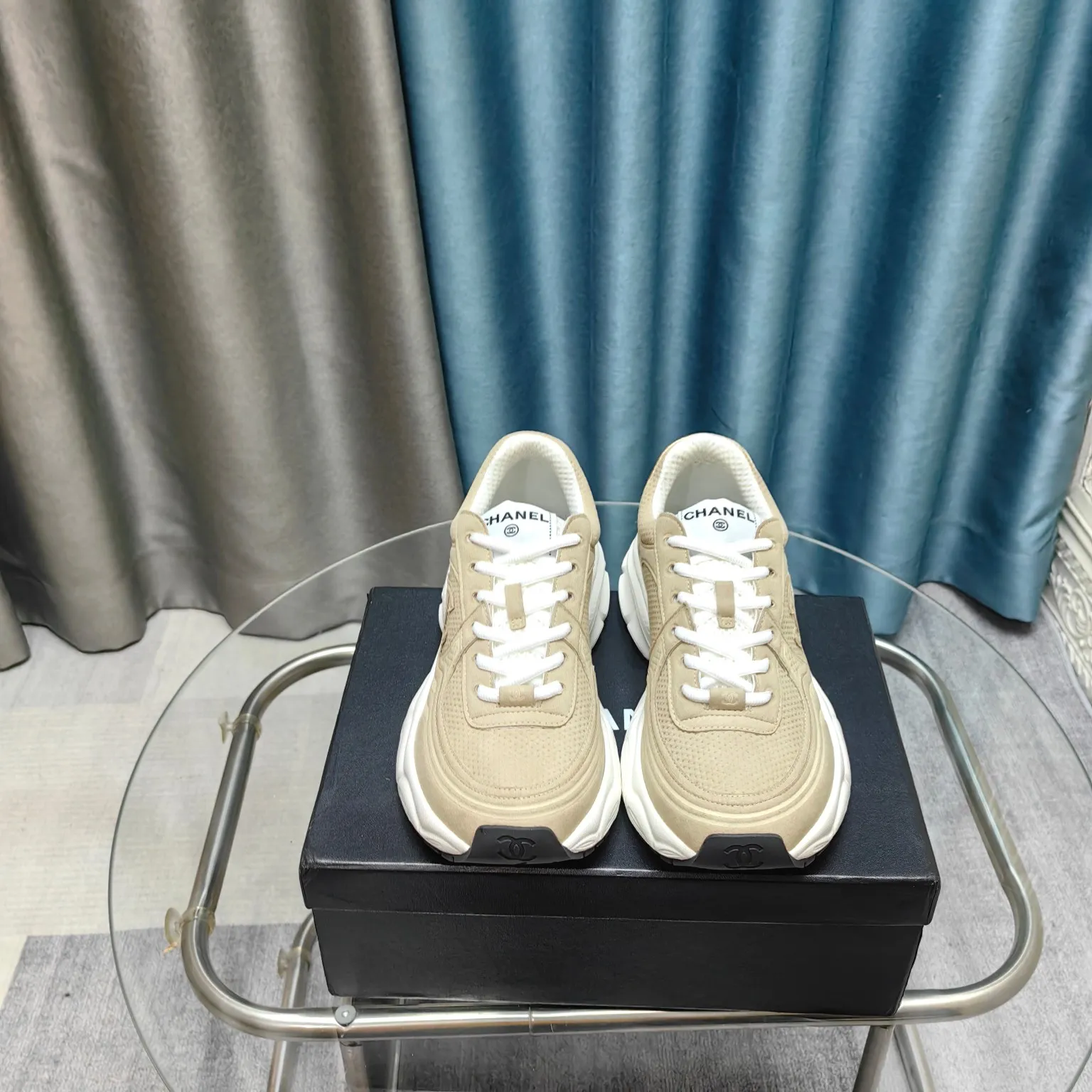 p680🐮🐮Chanel Chanel dad shoes, men and women couples - 2025 counter top casual sports shoes This classic design; the upper is electro-embroidered with a variety of techniques; the outsole is fashionable and sporty; it is unusual to incorporate a variety of color matching elements... The diversified mix and match is very beautiful and versatile, casual, fashionable, sports and outdoor can be taken into account... ꫛꫀꪝ Go➫ Material: ❶Upper is made of: Original imported first-layer silk cowhide + original waterproof cloth + original first-layer cowhide ❷Inner lining: original sheep lining + mesh ❸Outsole based on: original TPU combination outsole Special counter boutique packaging complete set for women 35–41